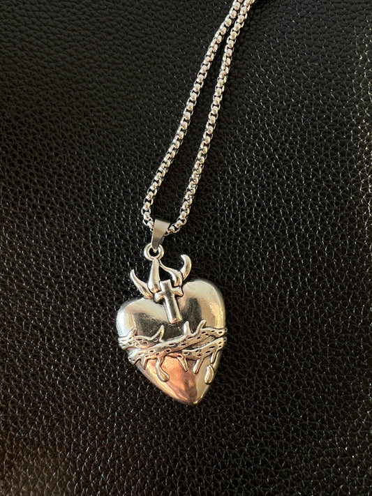 Intricated heart Locket