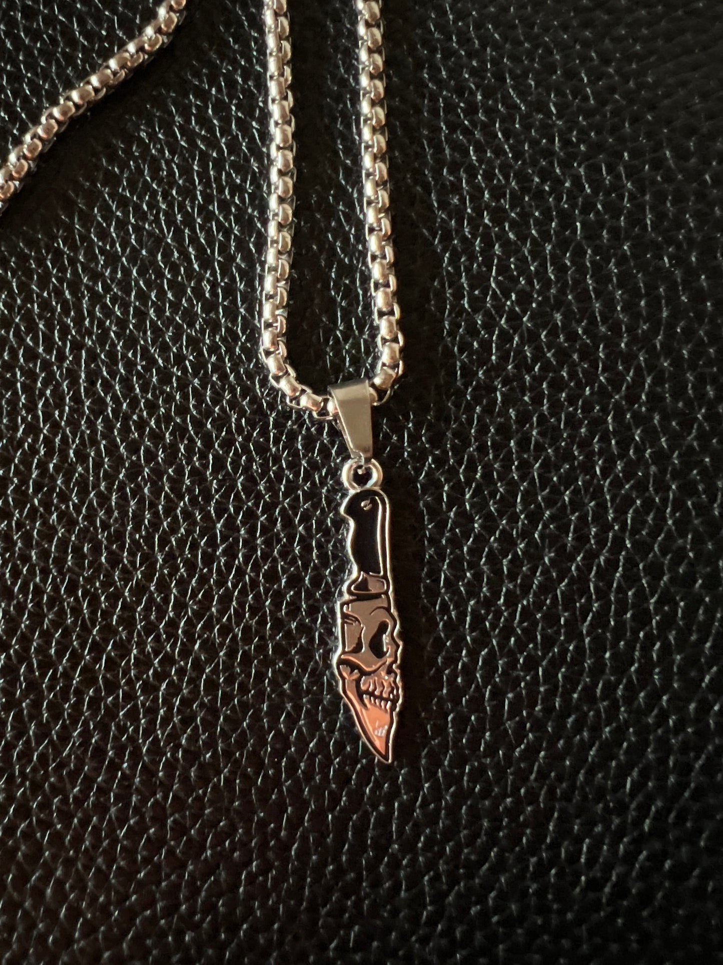 Knife locket